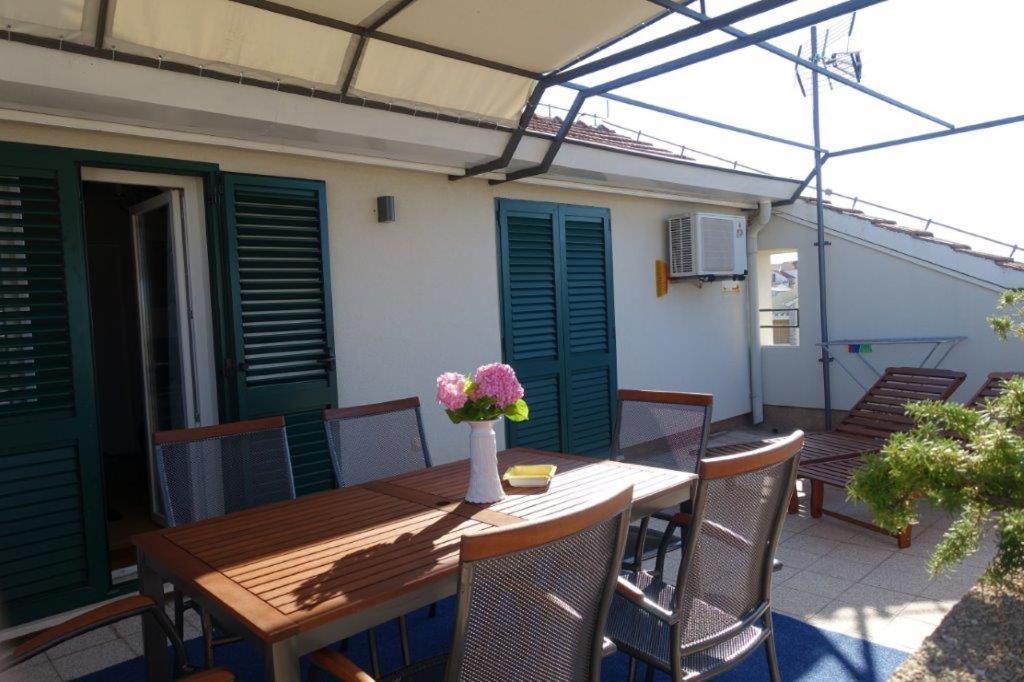 Apartment Tonka Vodice Esterno foto