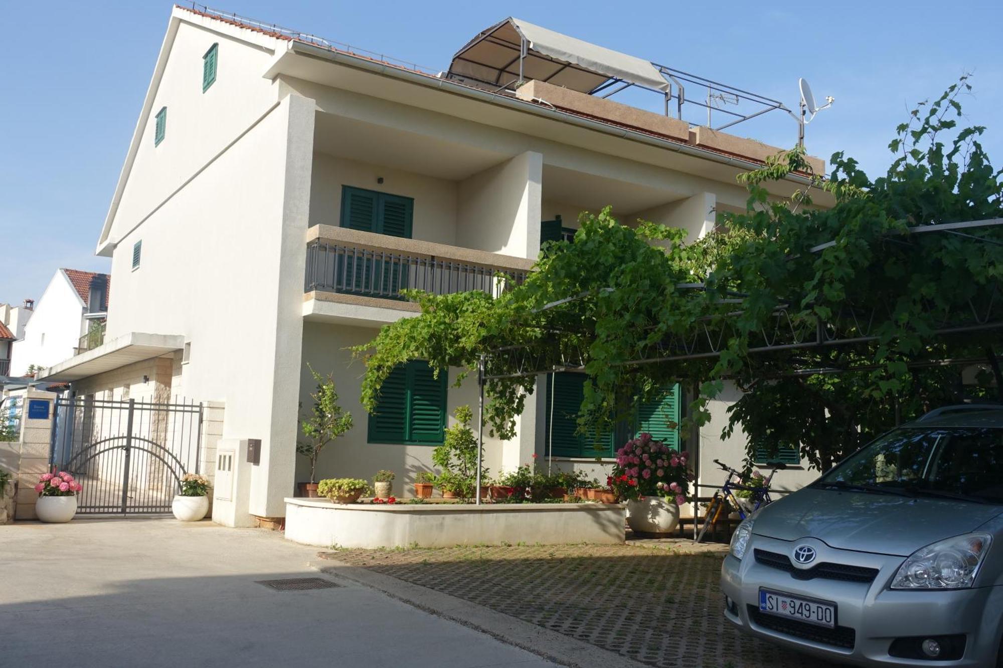 Apartment Tonka Vodice Esterno foto