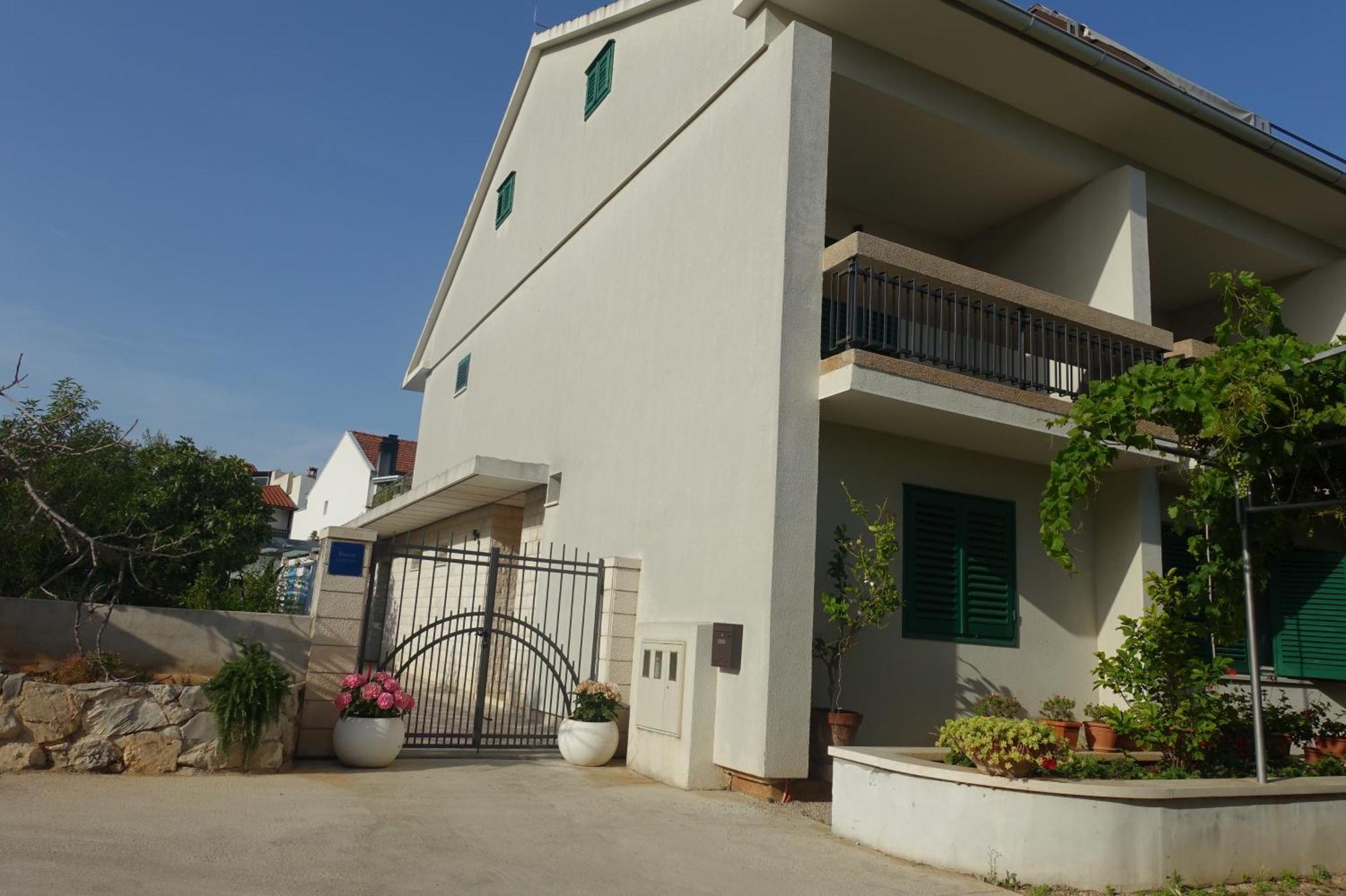 Apartment Tonka Vodice Esterno foto